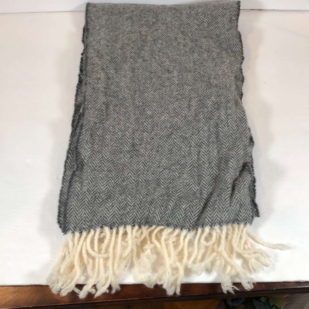 Foxford Herringbone Gray and White Lambs Wool Scarf with Fringe - One Size